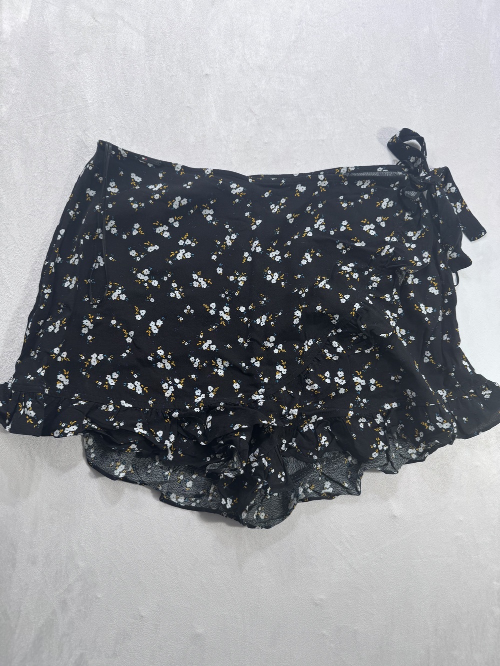 Tommy Jeans Black Floral Ruffle Short Sz XL NWT